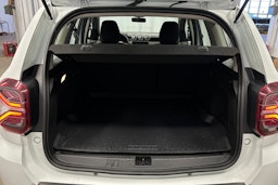 valkoinen Dacia Duster 2023 kuva 11.