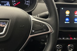 valkoinen Dacia Duster 2023 kuva 16.