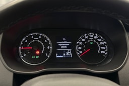 valkoinen Dacia Duster 2023 kuva 17.