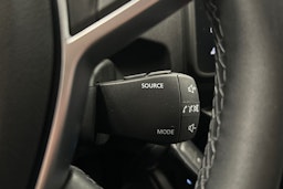 valkoinen Dacia Duster 2023 kuva 18.