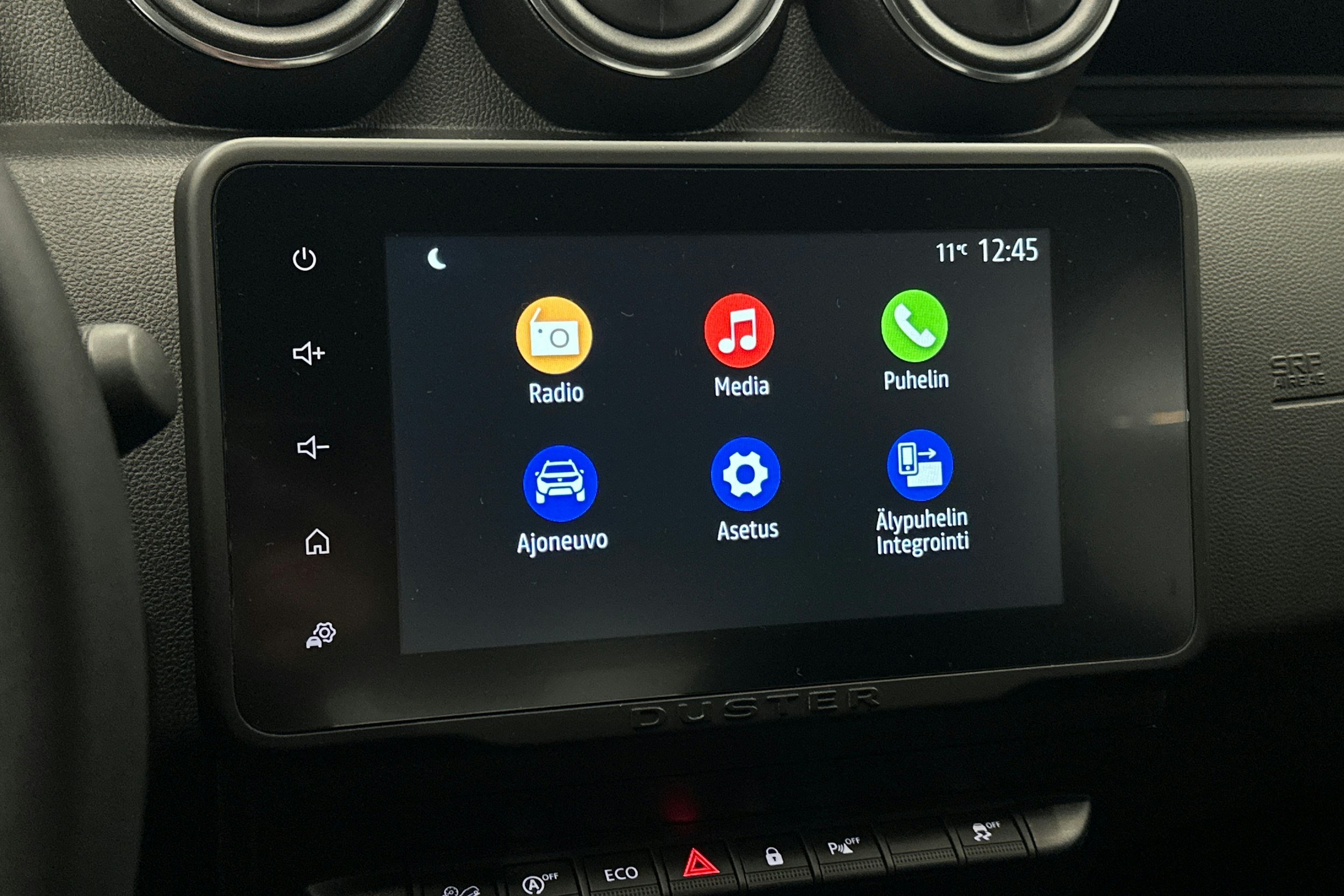 valkoinen Dacia Duster 2023 kuva 19.