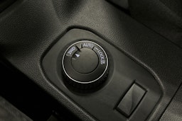 valkoinen Dacia Duster 2023 kuva 25.