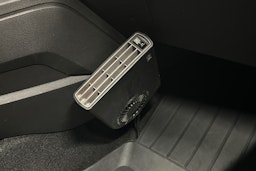 valkoinen Dacia Duster 2023 kuva 26.