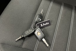 valkoinen Dacia Duster 2023 kuva 27.