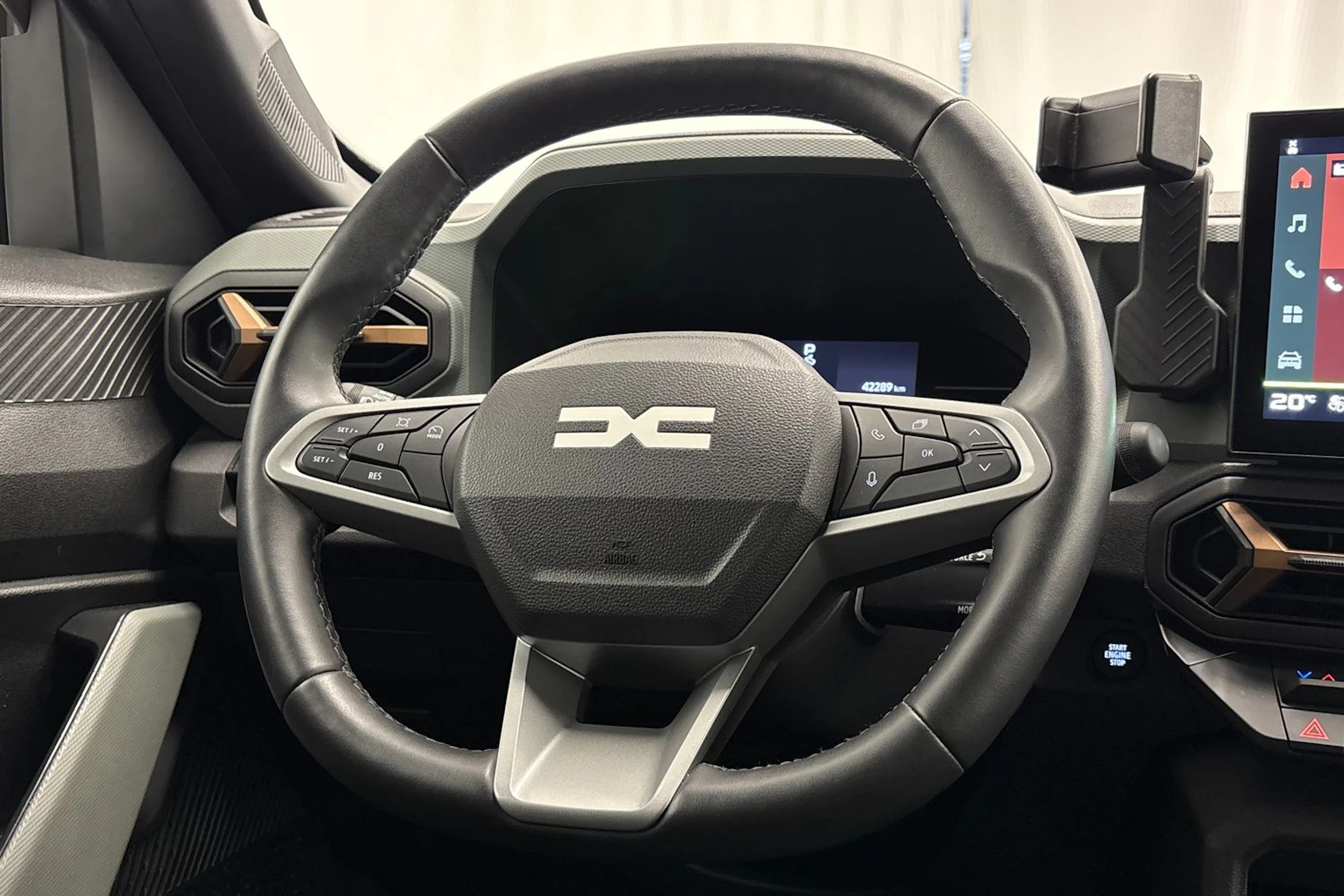 harmaa Dacia Duster 2024 kuva 12.