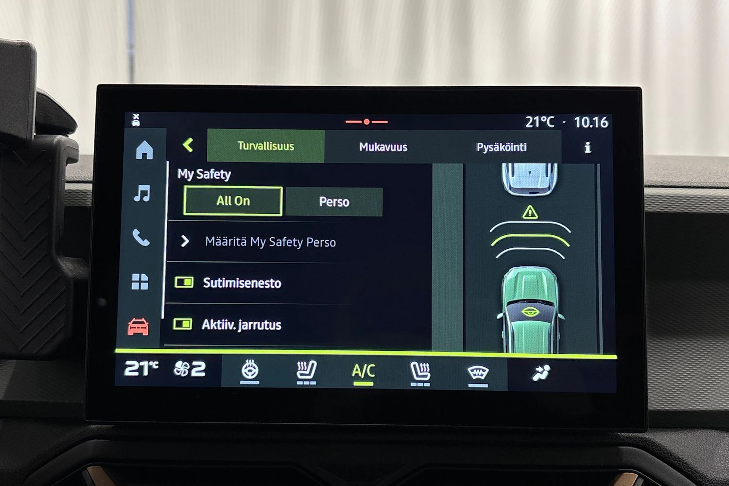harmaa Dacia Duster 2024 kuva 18.