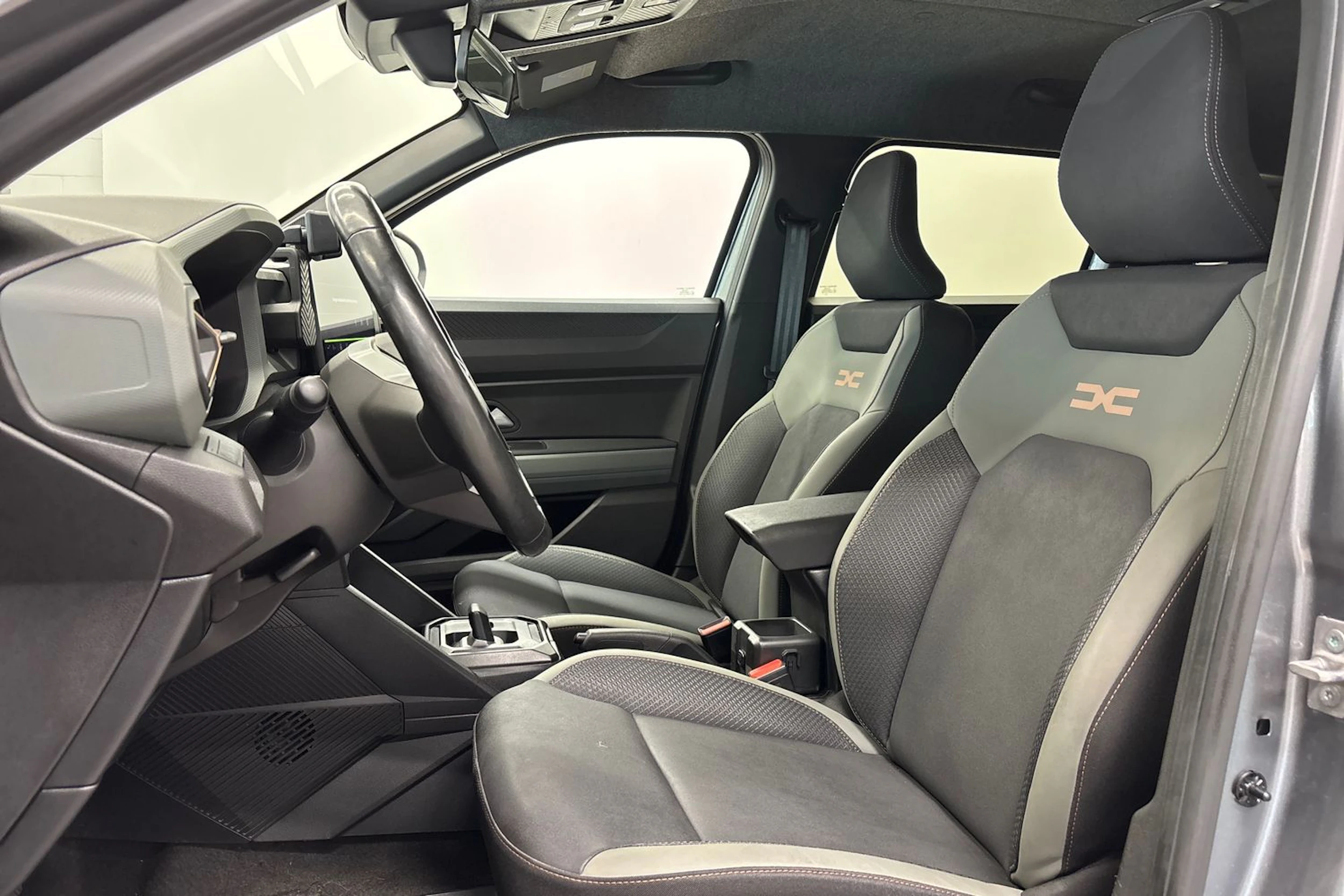 harmaa Dacia Duster 2024 kuva 11.