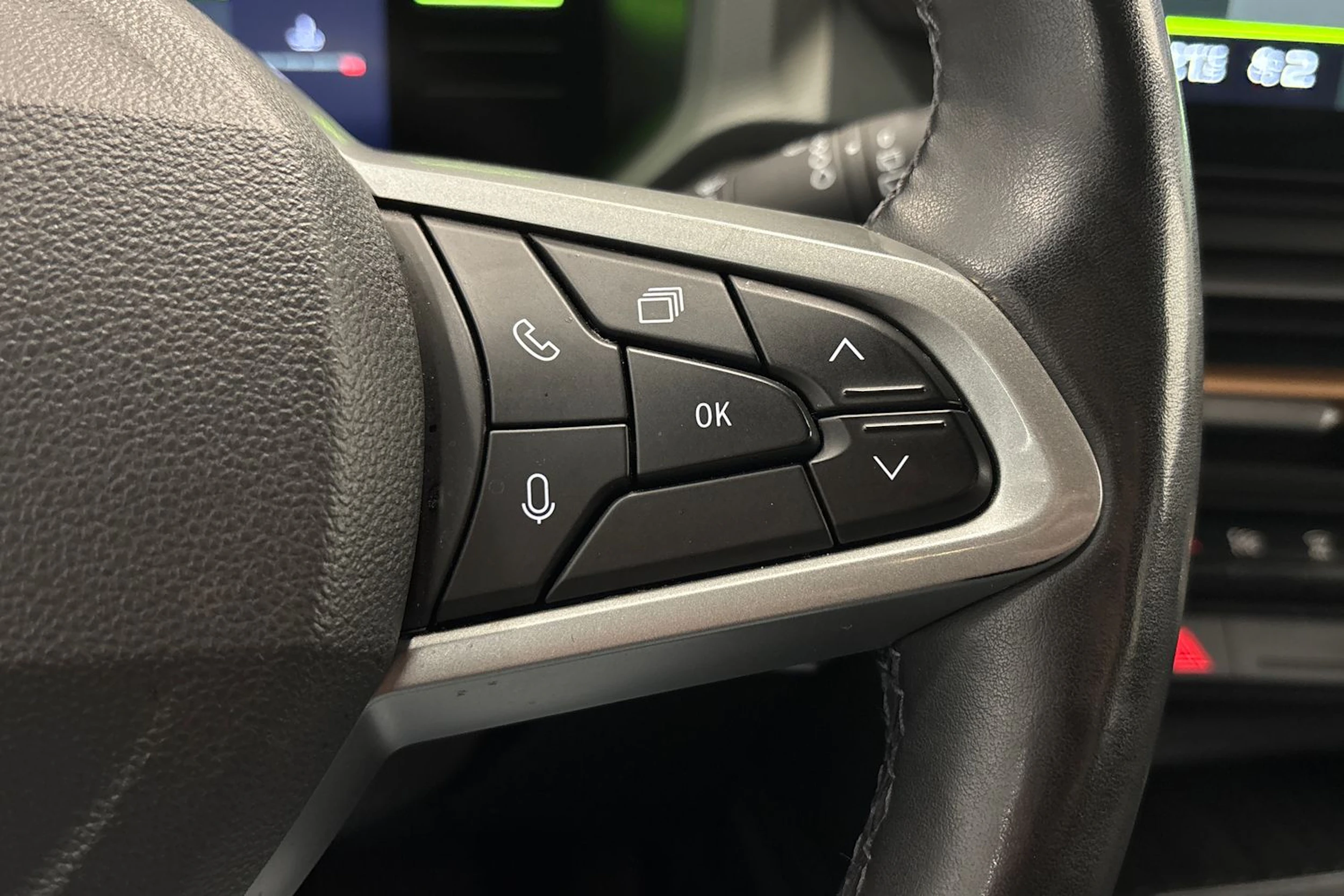 harmaa Dacia Duster 2024 kuva 14.