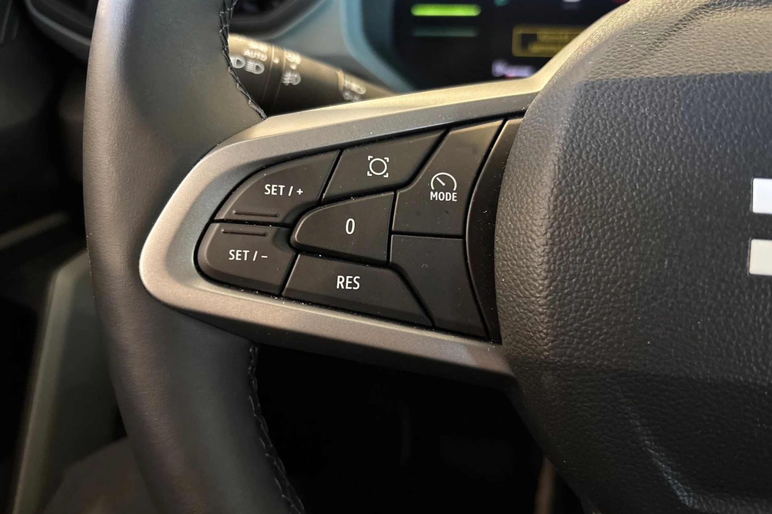 Musta Dacia Duster 2025 kuva 16.