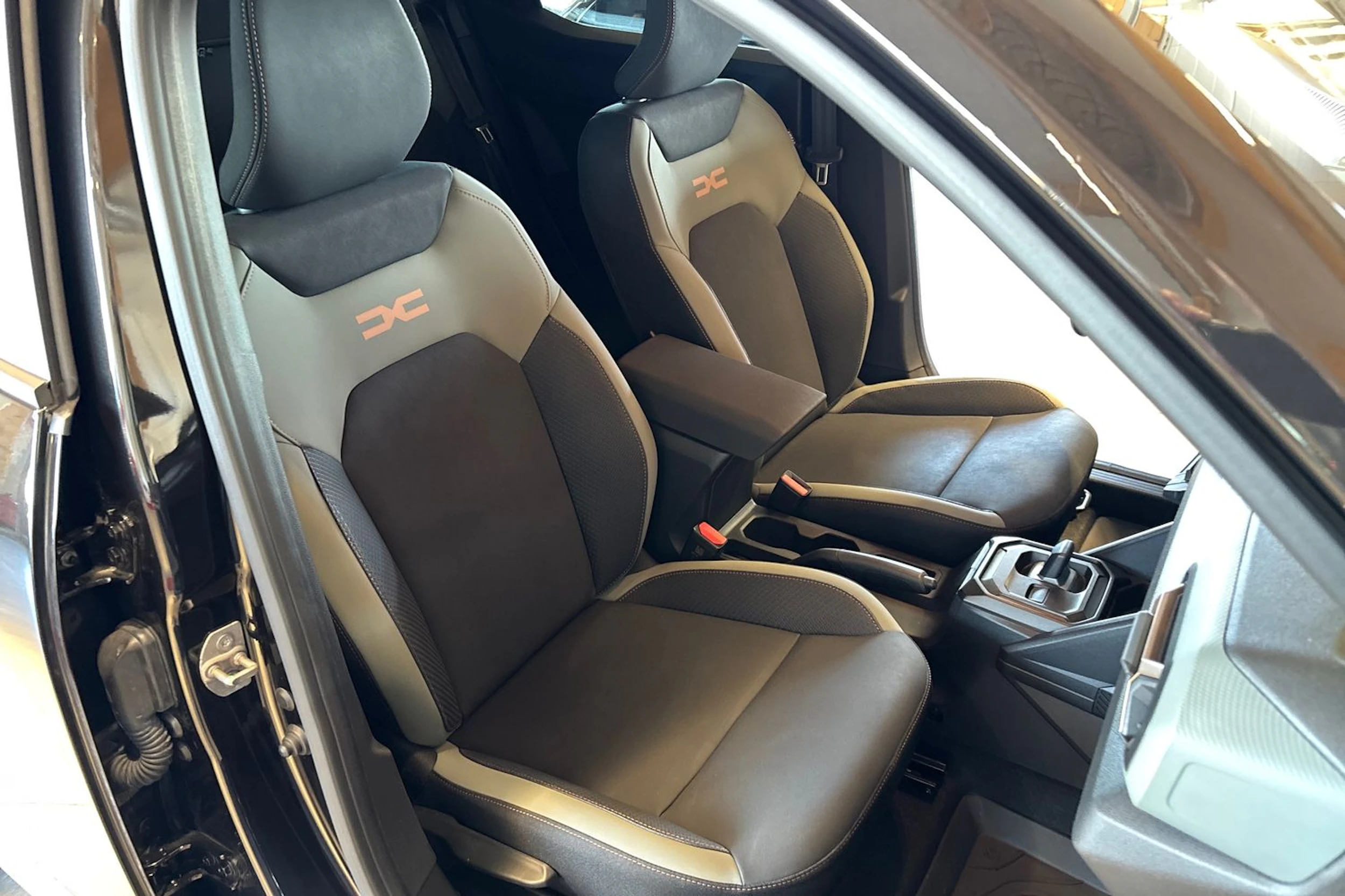 Musta Dacia Duster 2025 kuva 21.