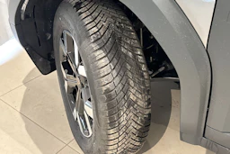 harmaa Dacia Duster 2025 kuva 13.