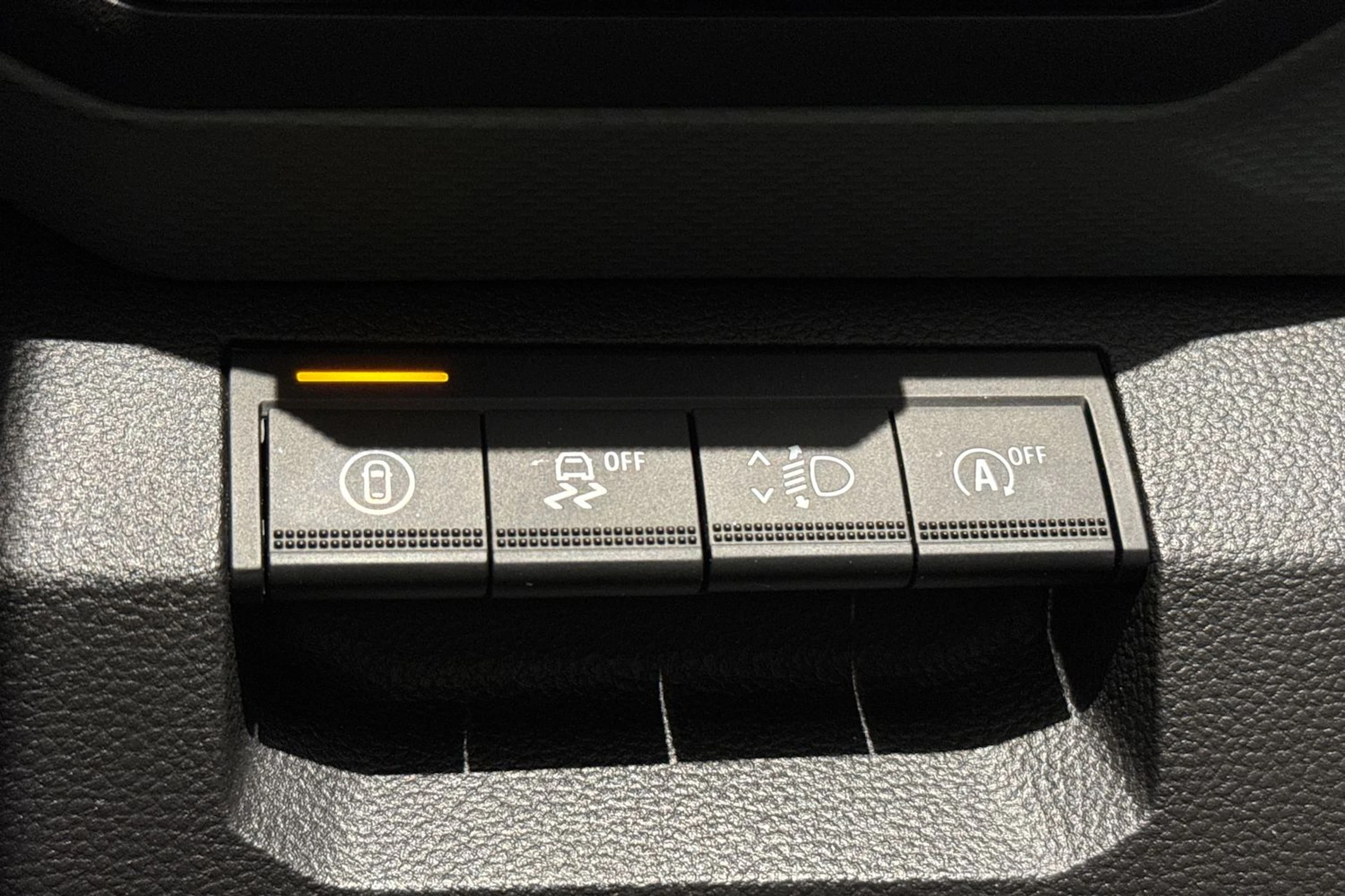 harmaa Dacia Duster 2025 kuva 19.