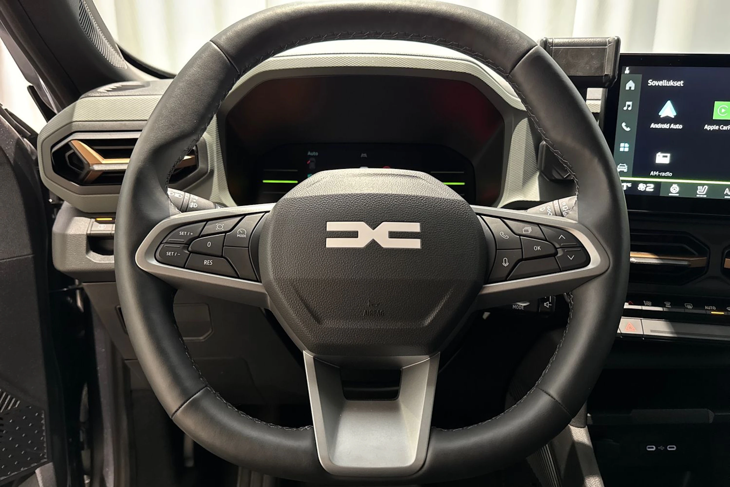 harmaa Dacia Duster 2025 kuva 20.