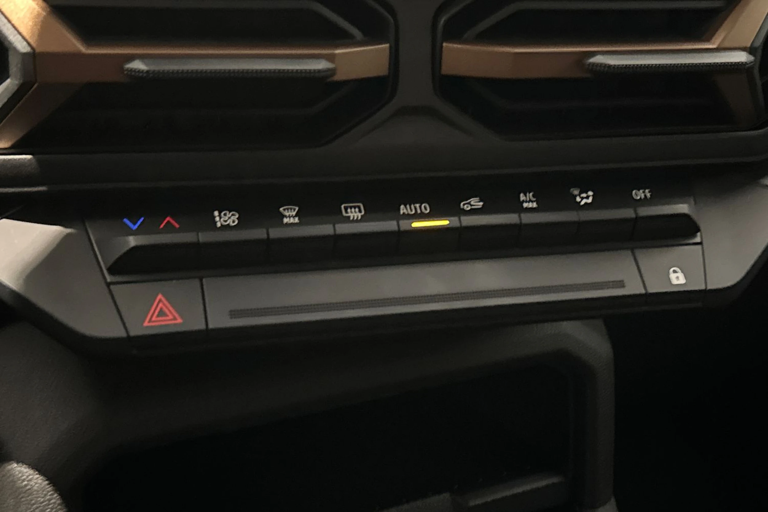 harmaa Dacia Duster 2025 kuva 29.