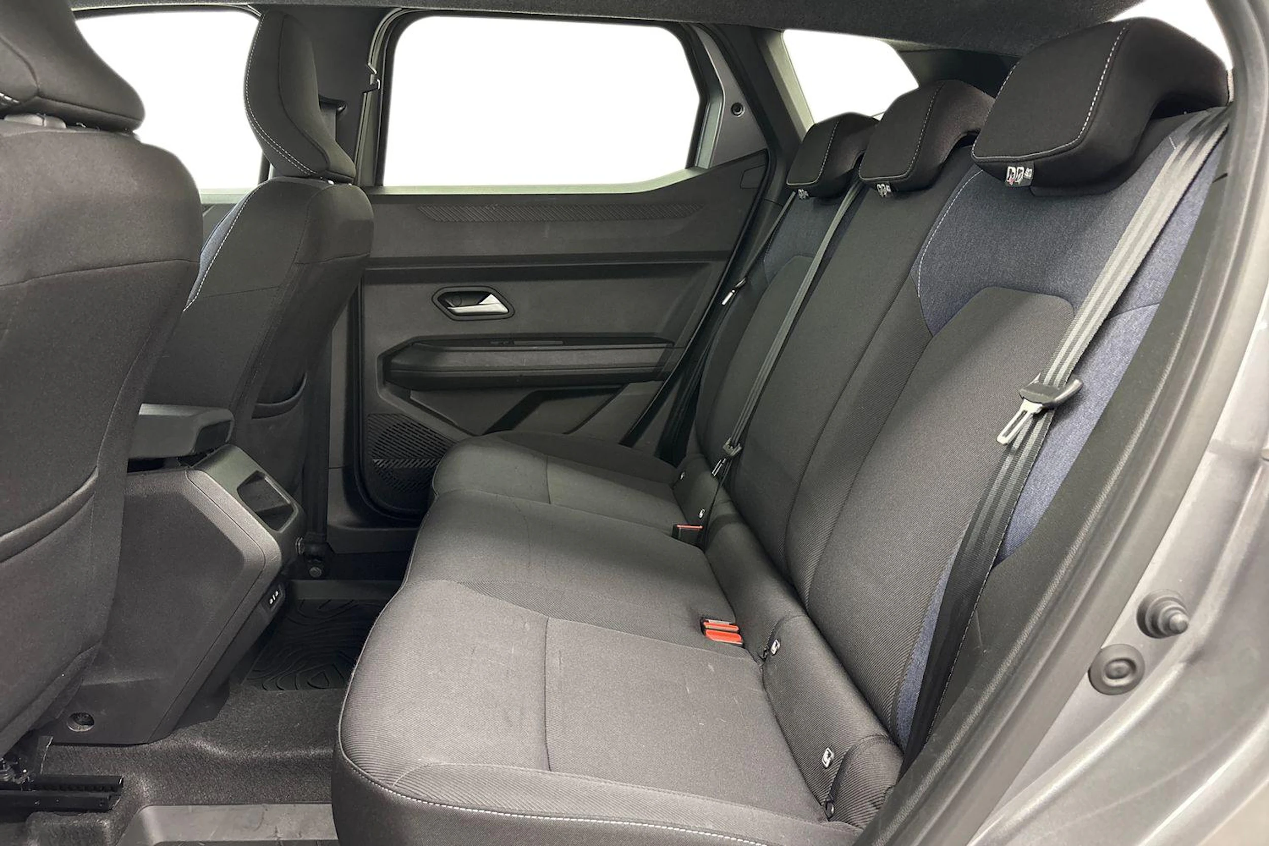 harmaa Dacia Duster 2025 kuva 8.