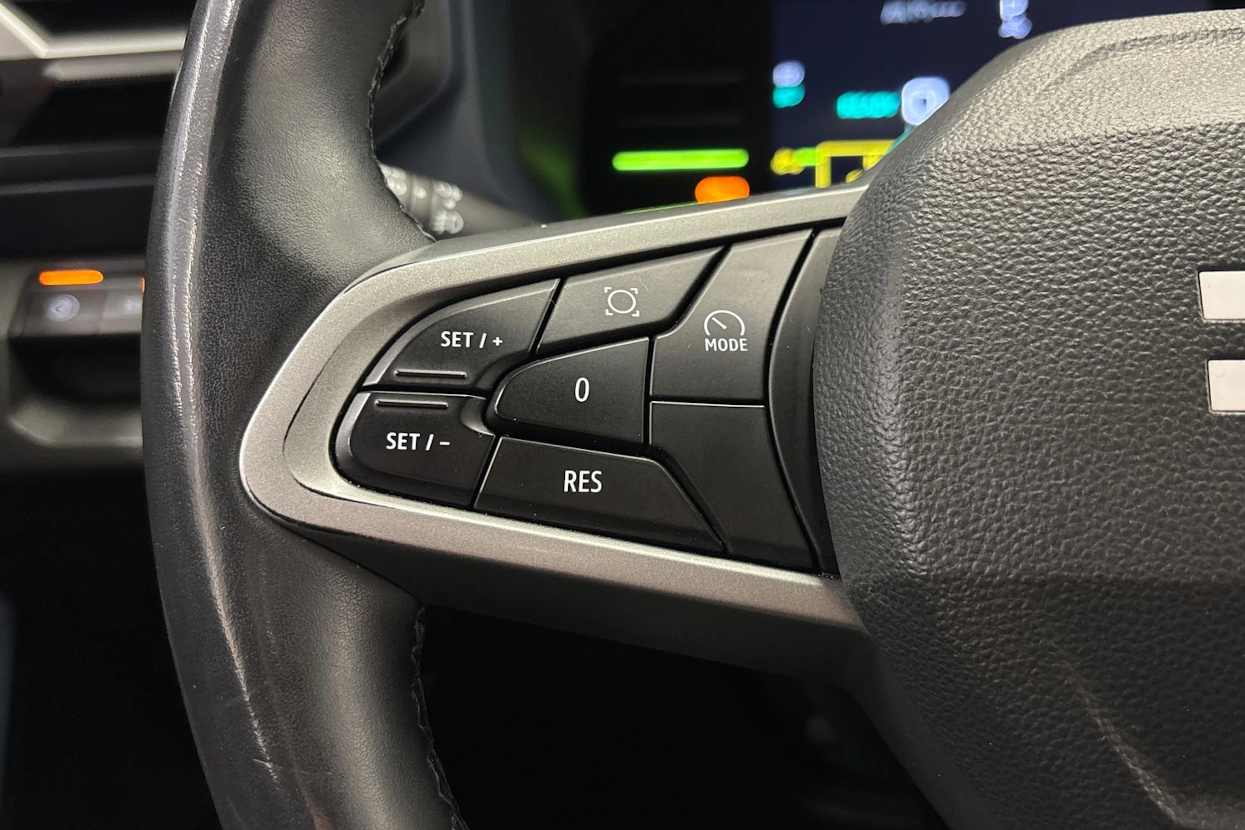 harmaa Dacia Duster 2025 kuva 13.