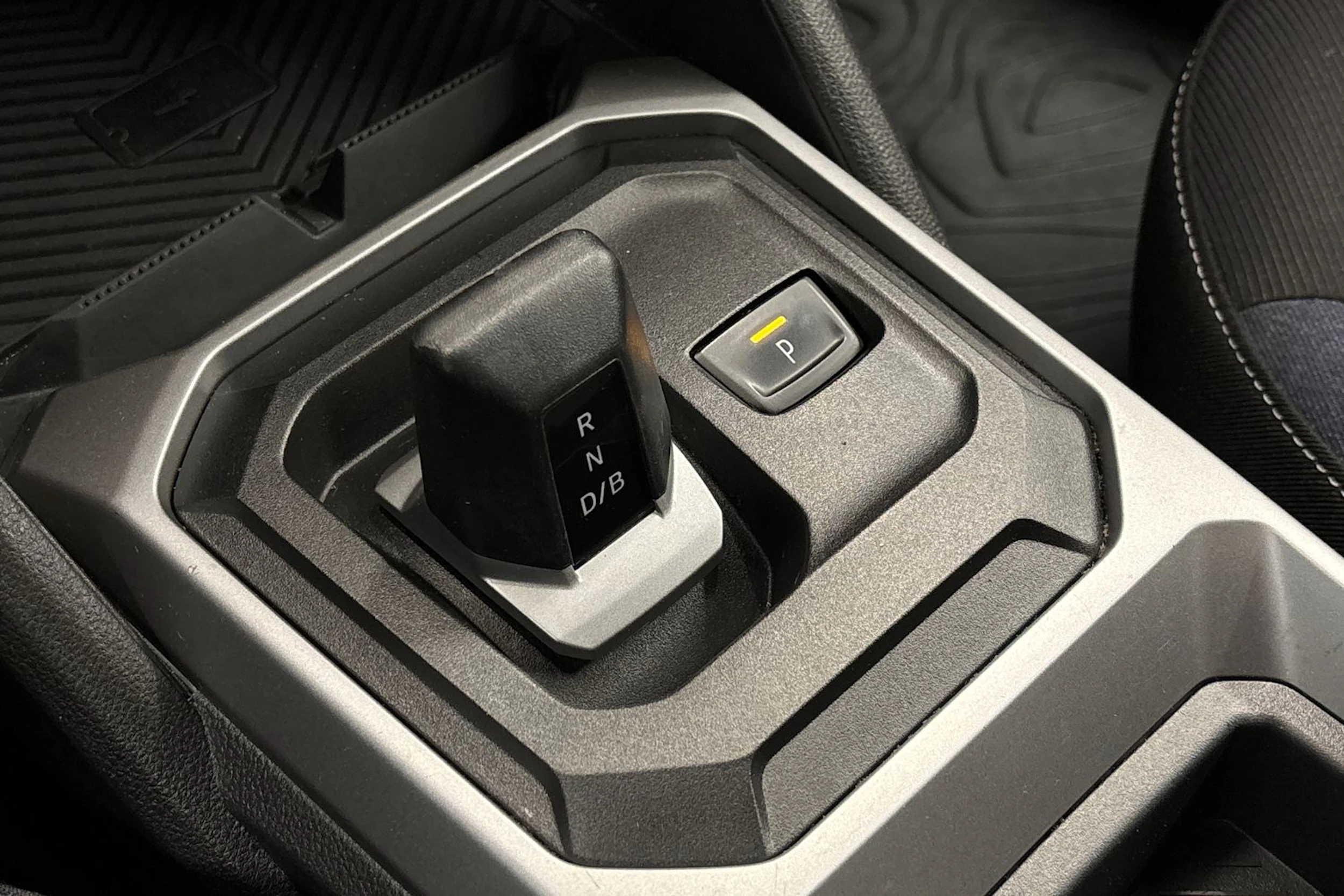 harmaa Dacia Duster 2025 kuva 20.