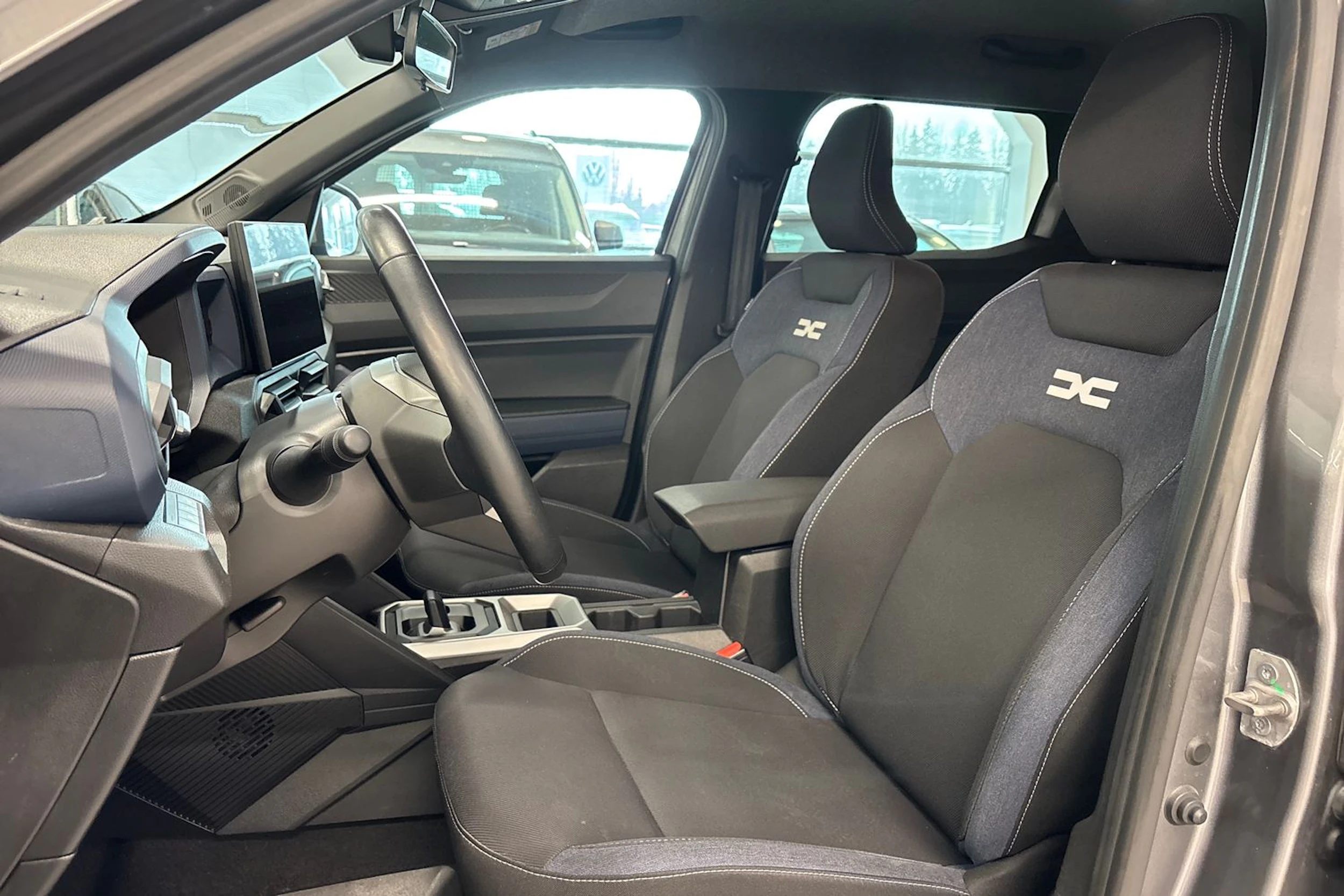 Harmaa Dacia Duster 2025 kuva 11.