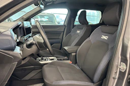 Harmaa Dacia Duster 2025 kuva 11.