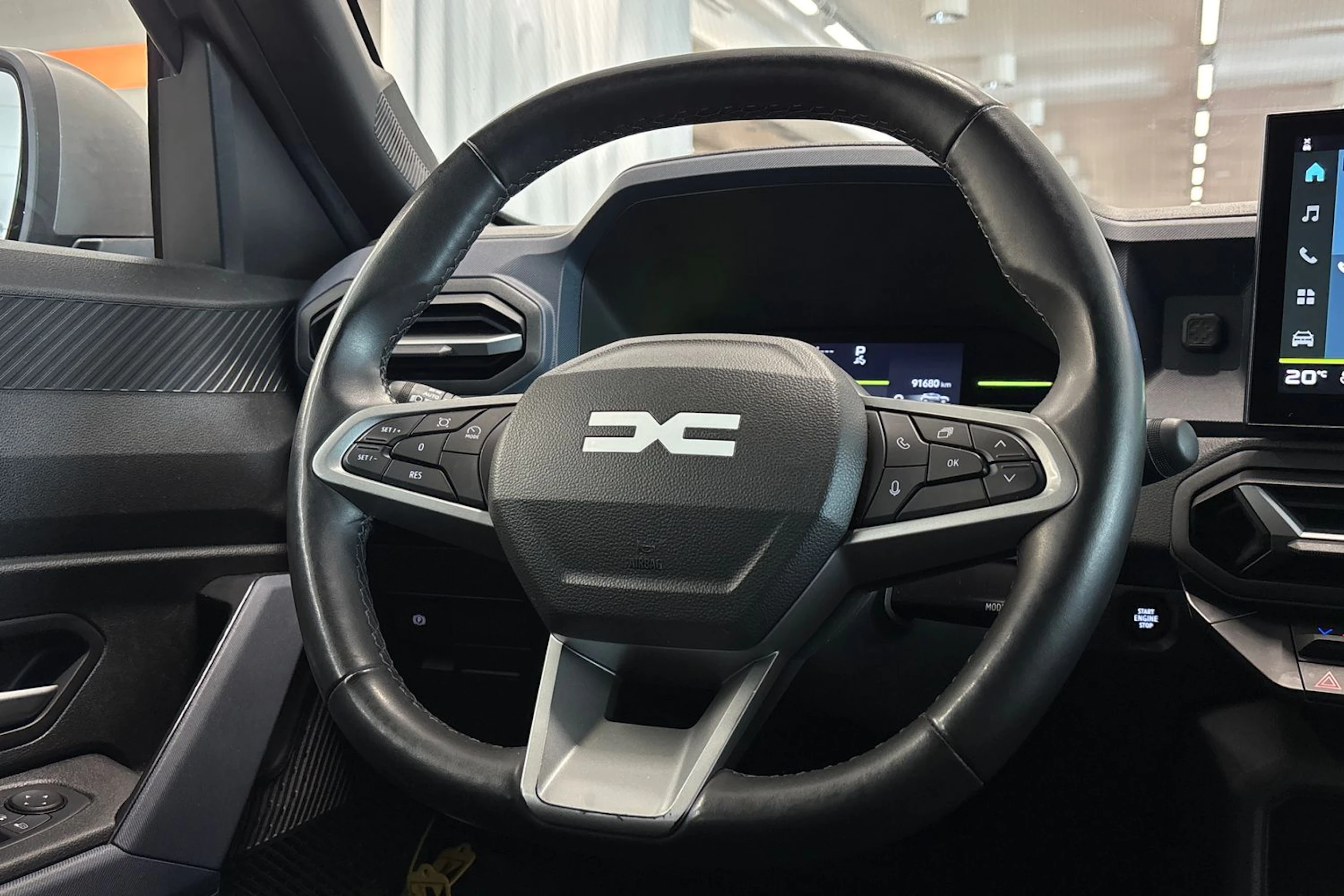 Harmaa Dacia Duster 2025 kuva 12.