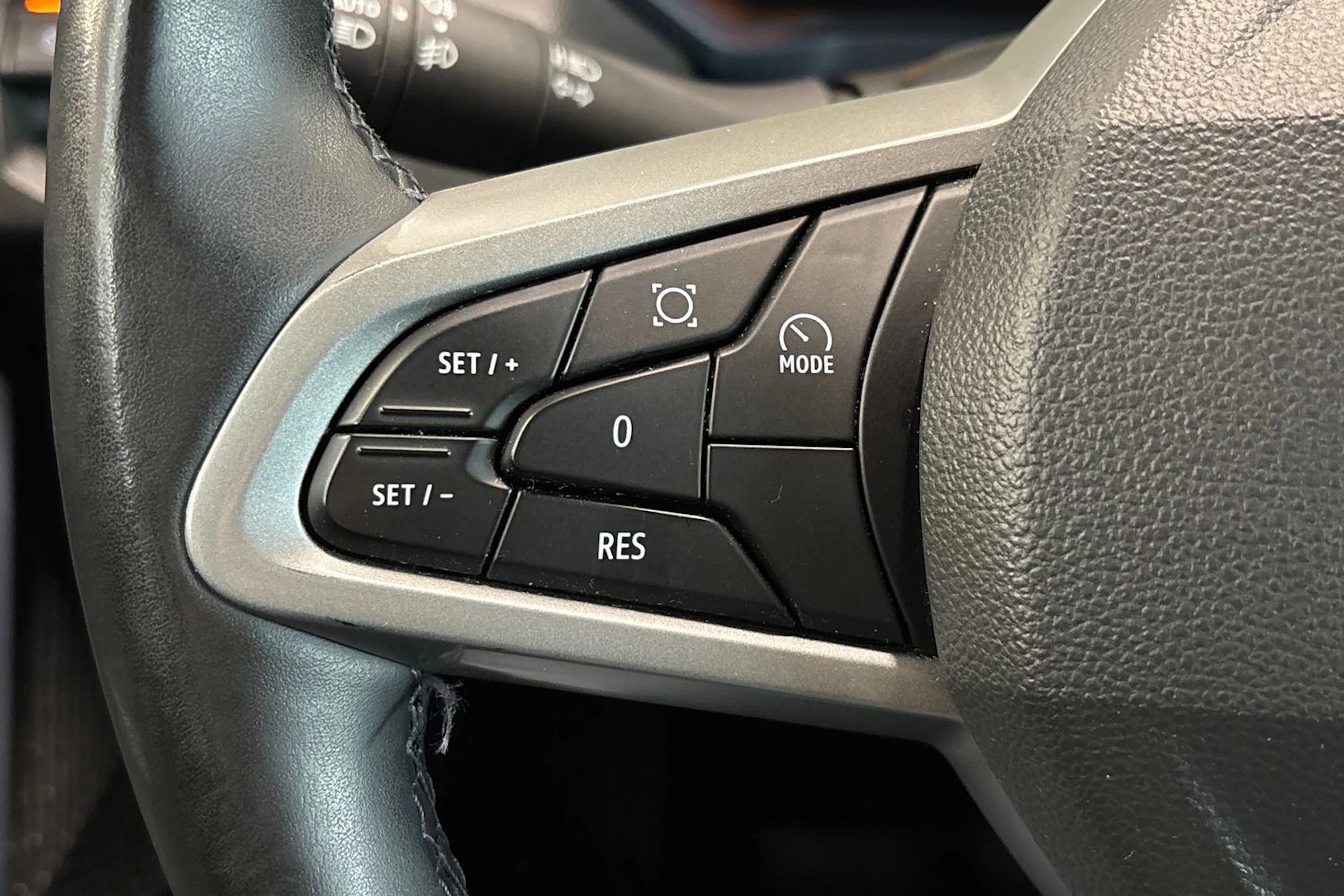 Harmaa Dacia Duster 2025 kuva 13.