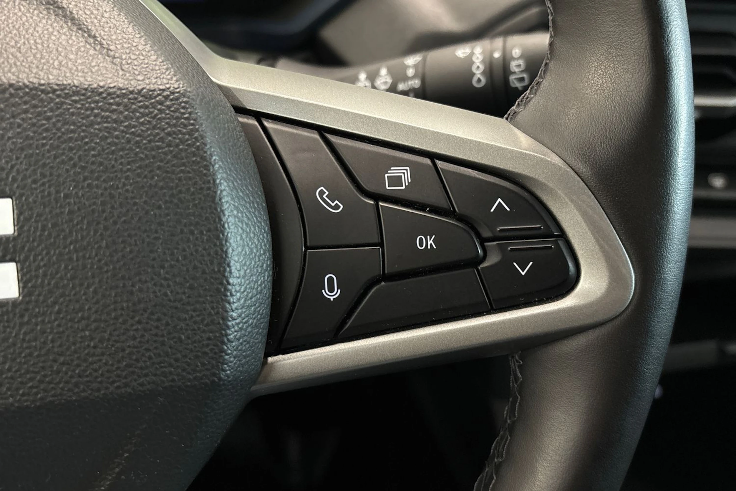 Harmaa Dacia Duster 2025 kuva 14.