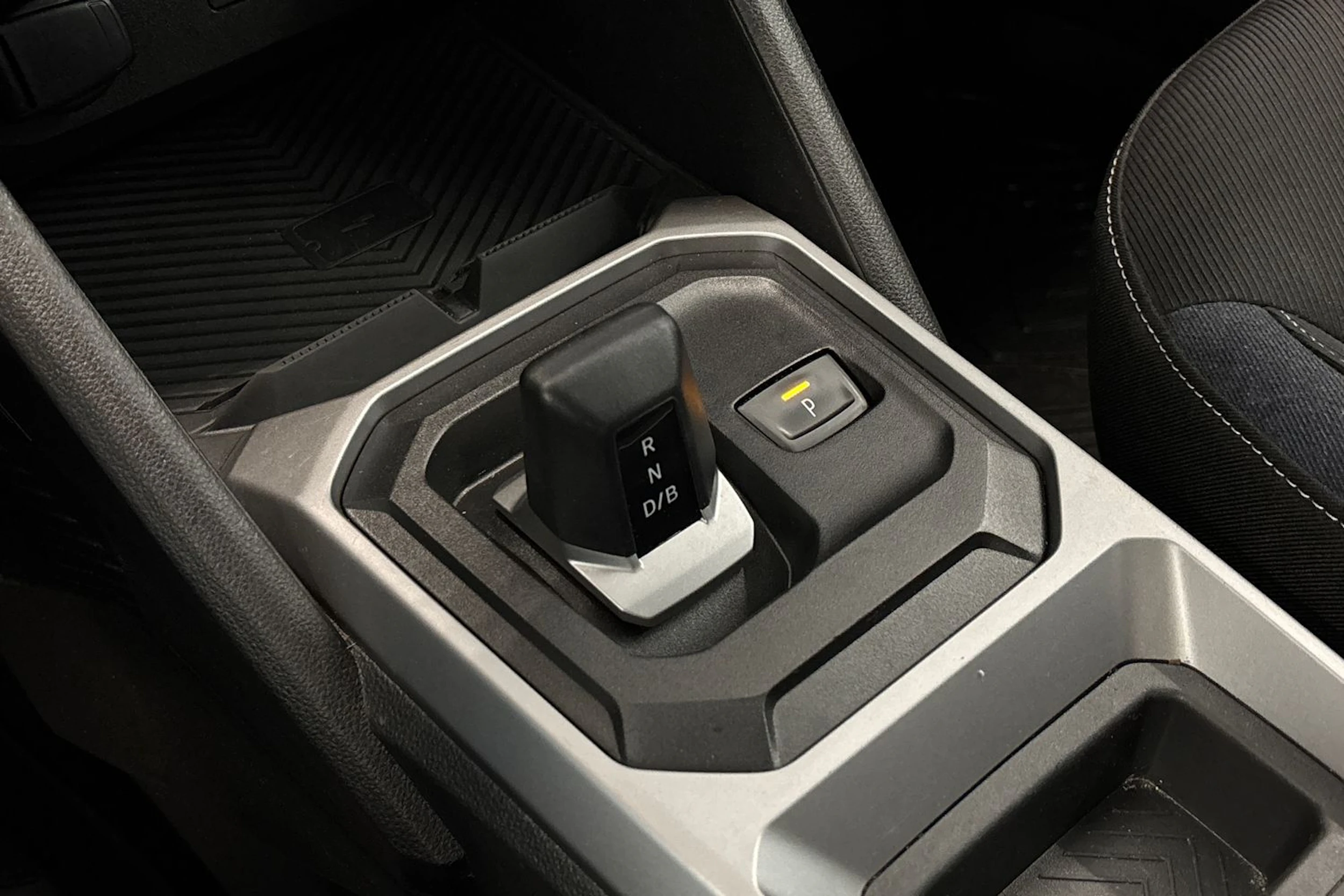 Harmaa Dacia Duster 2025 kuva 19.