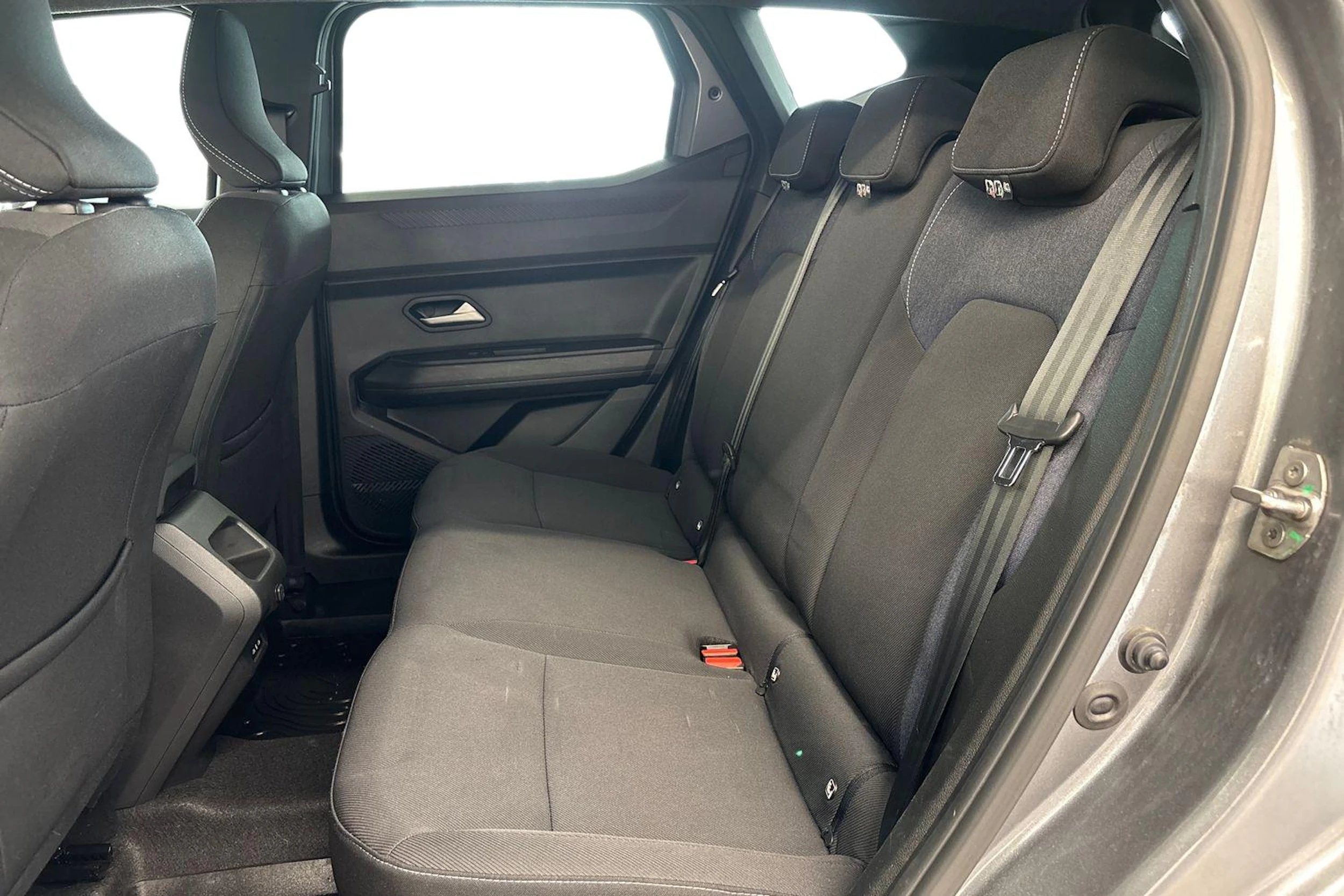 Harmaa Dacia Duster 2025 kuva 8.