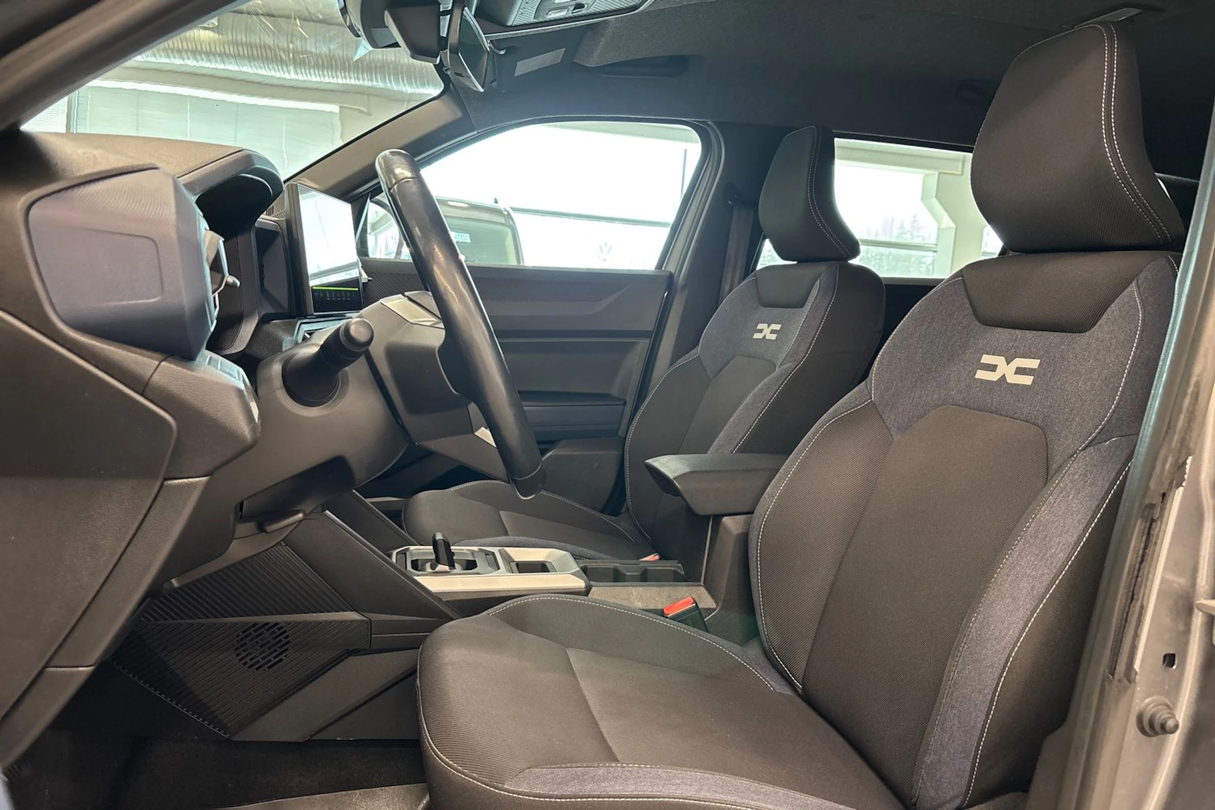 Harmaa Dacia Duster 2025 kuva 11.