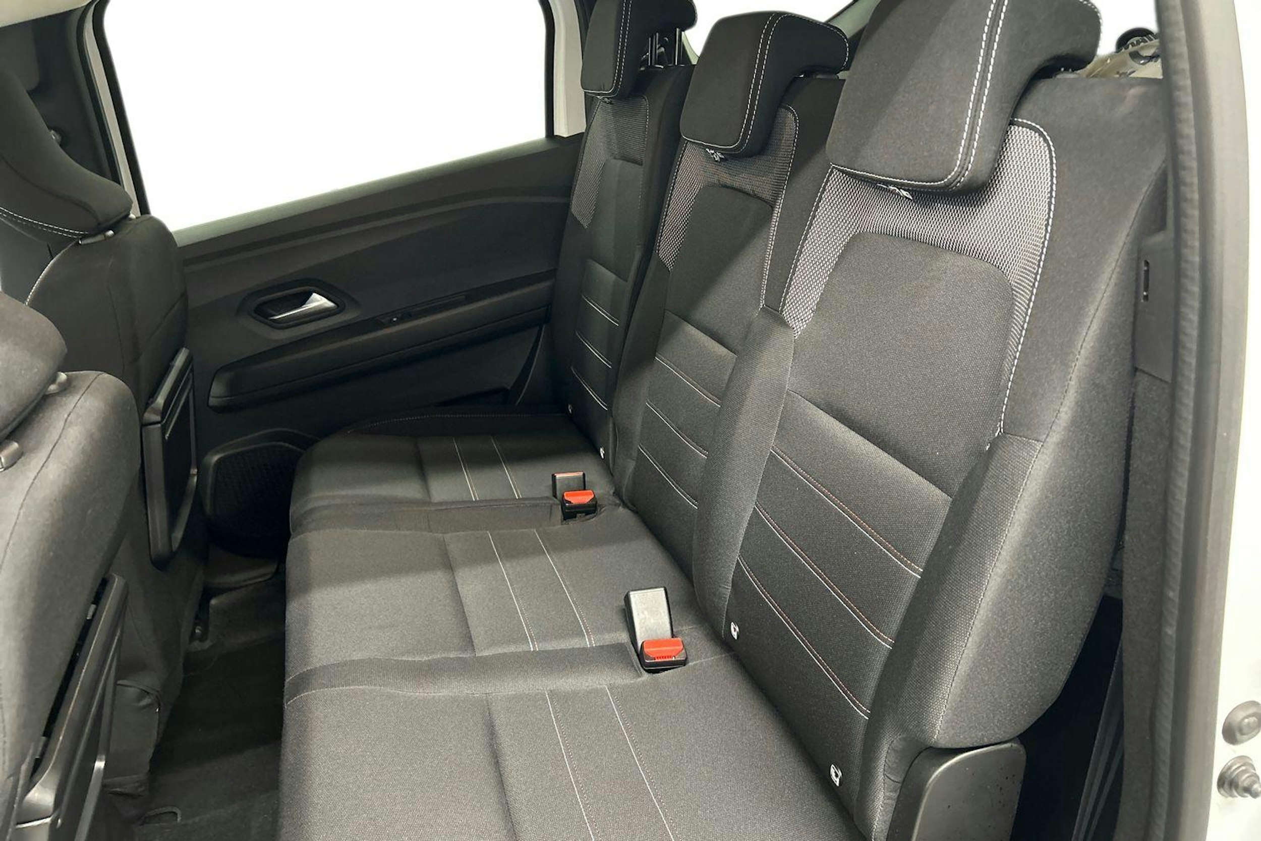 valkoinen Dacia Jogger 2022 kuva 10.