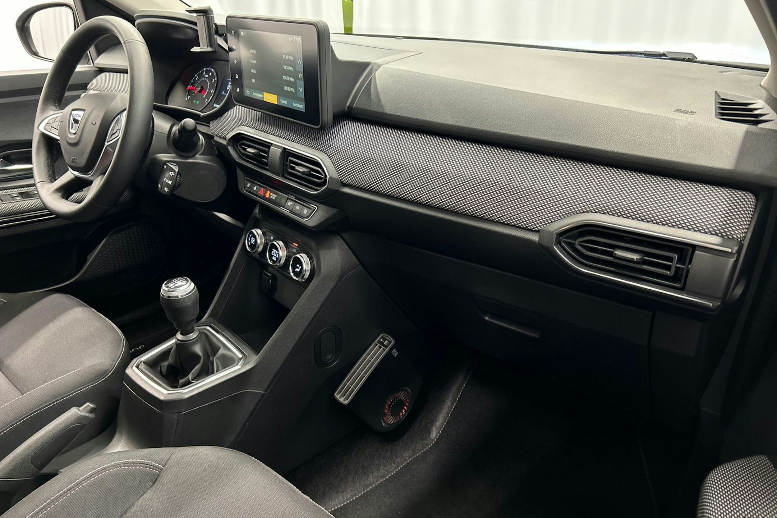 valkoinen Dacia Jogger 2022 kuva 15.