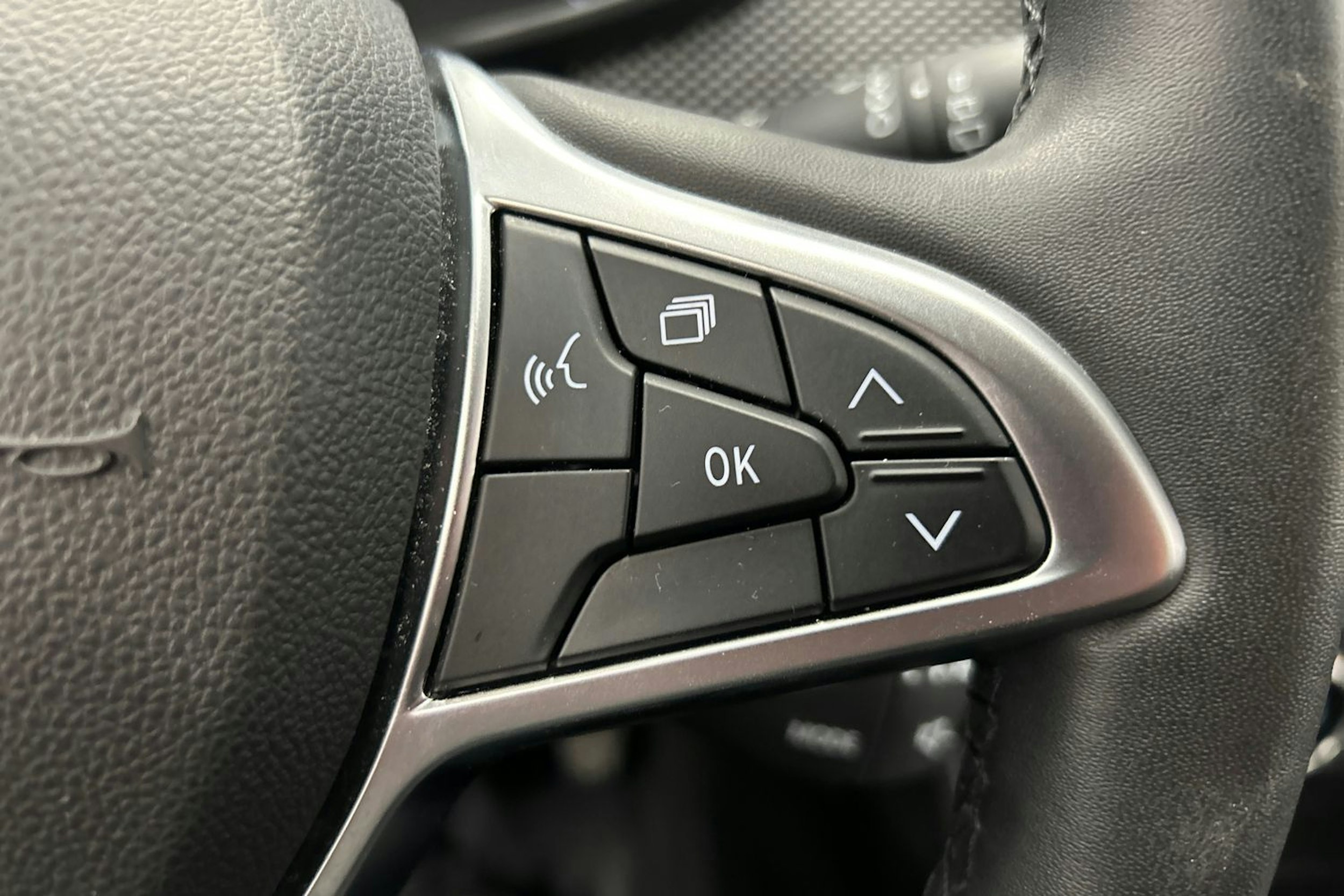 valkoinen Dacia Jogger 2022 kuva 20.