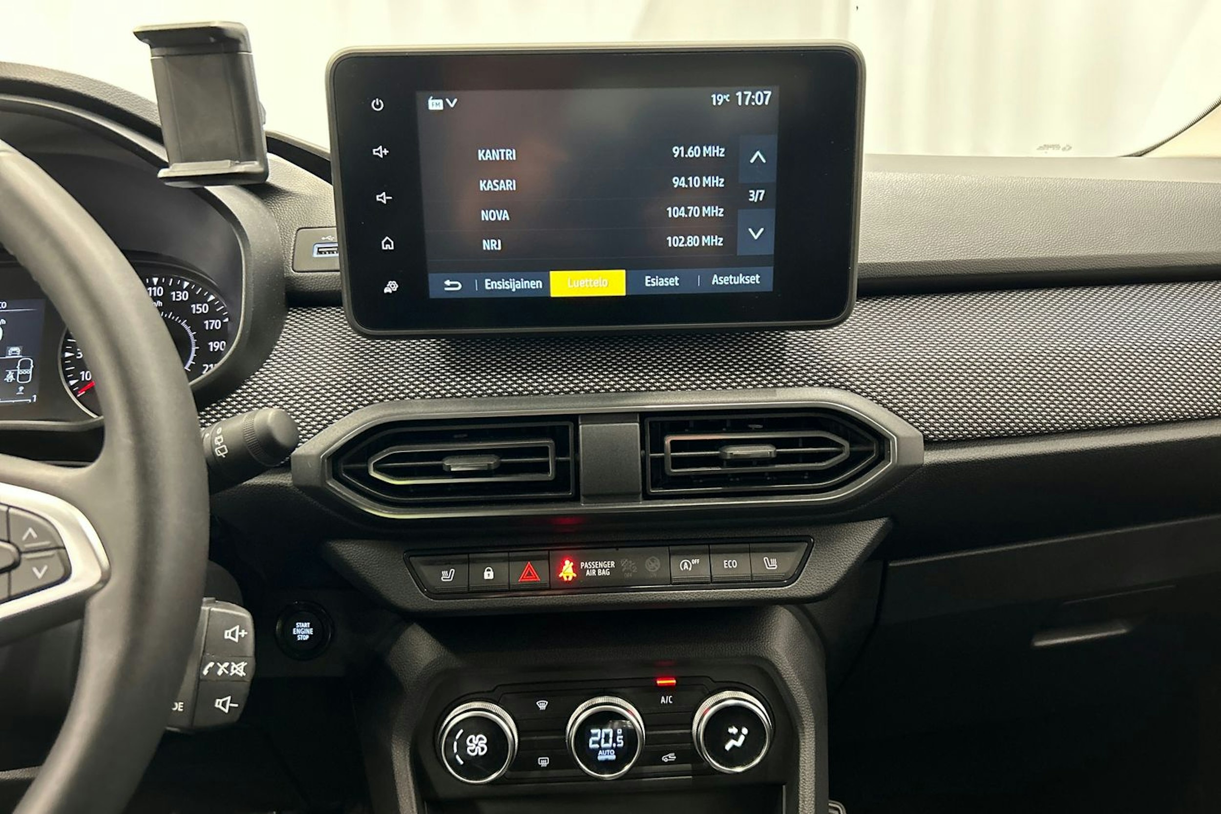 valkoinen Dacia Jogger 2022 kuva 21.