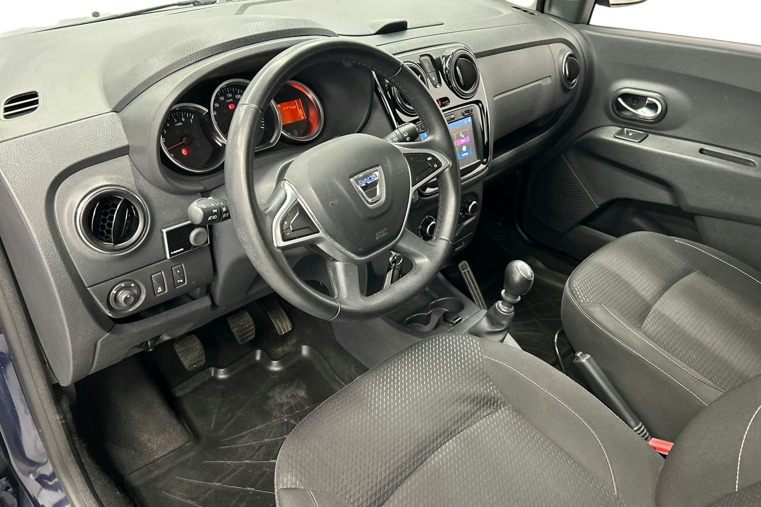 sininen Dacia Lodgy 2017 kuva 6.