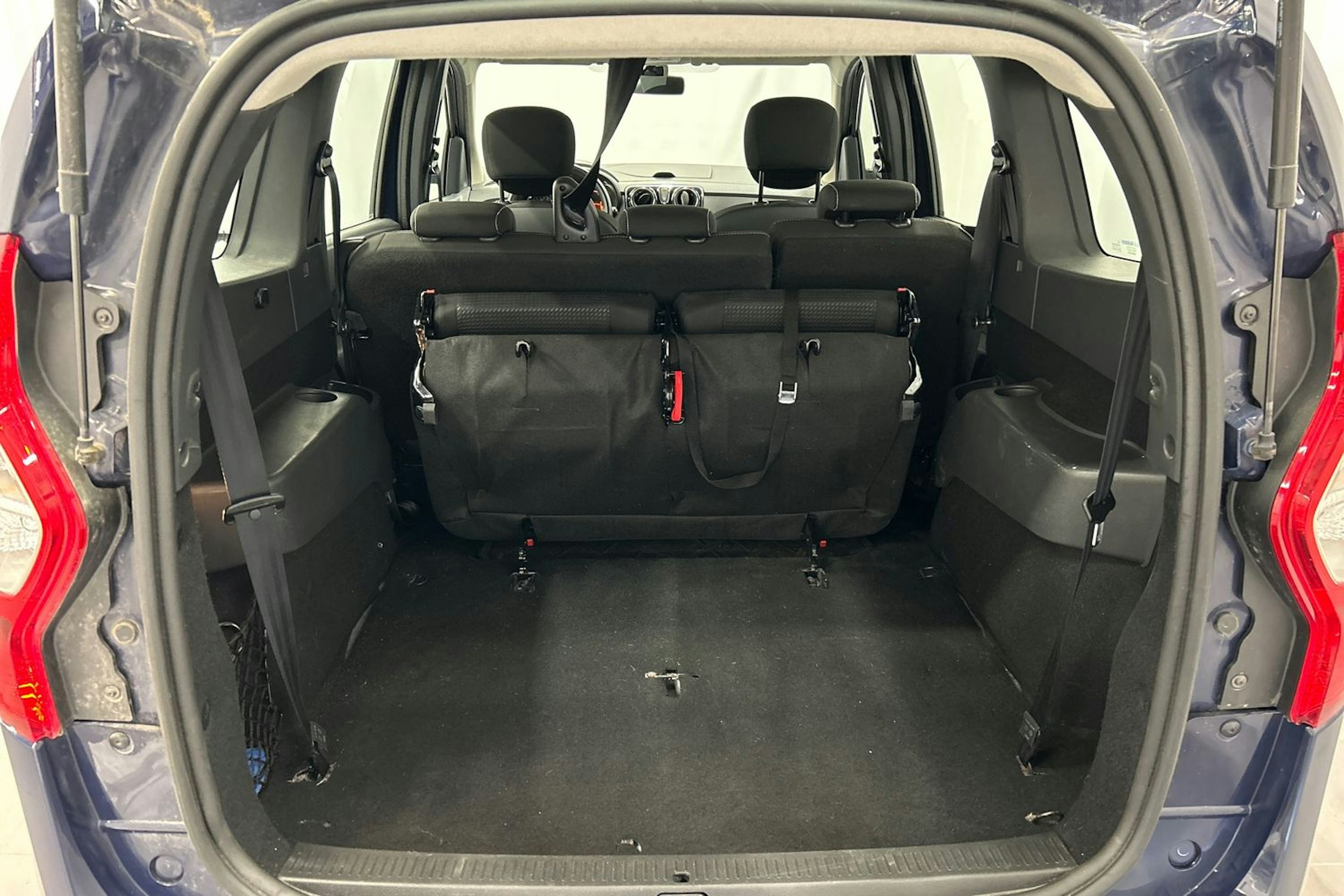 sininen Dacia Lodgy 2017 kuva 11.