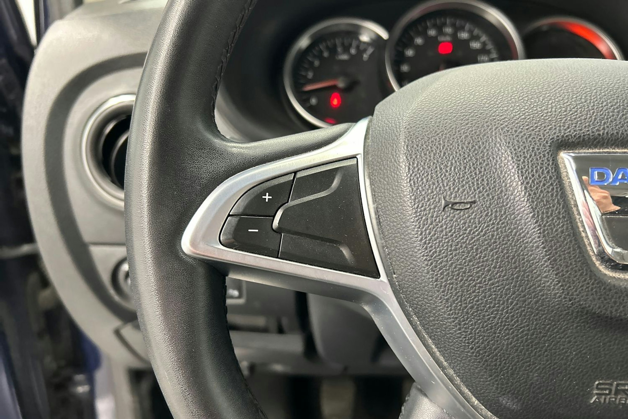 sininen Dacia Lodgy 2017 kuva 16.