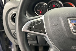 sininen Dacia Lodgy 2017 kuva 16.