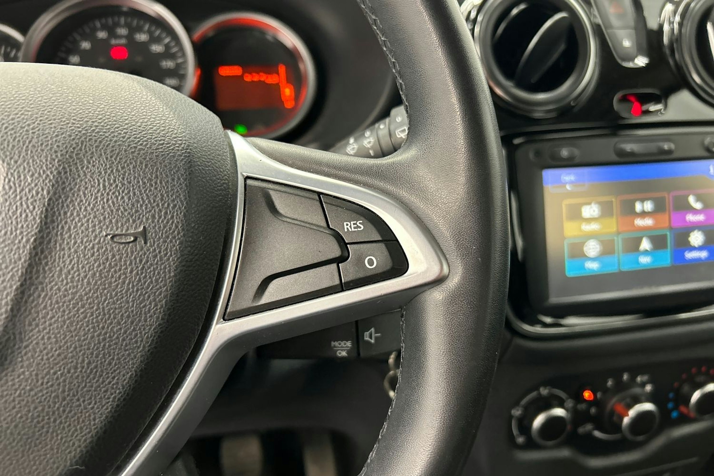 sininen Dacia Lodgy 2017 kuva 17.
