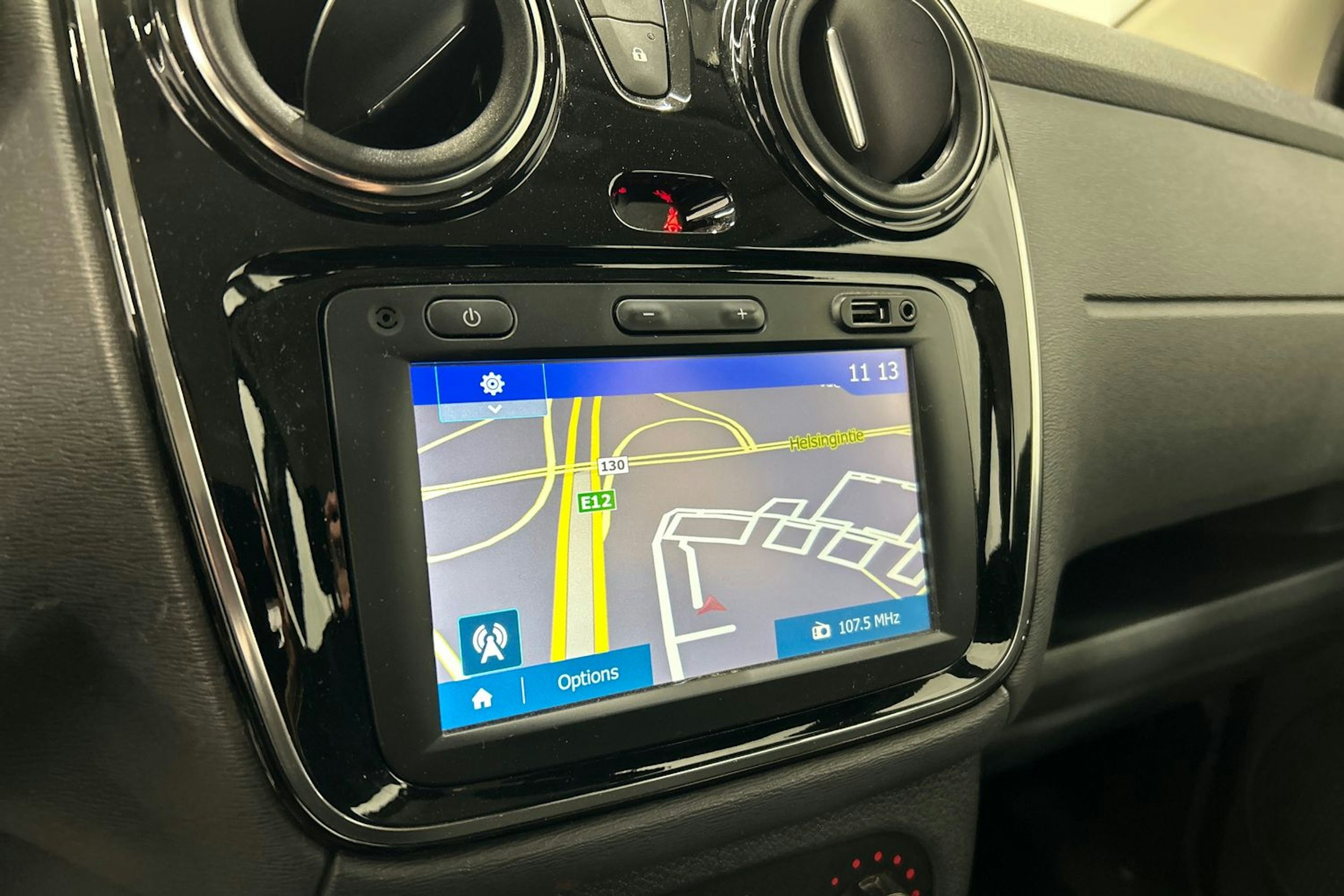sininen Dacia Lodgy 2017 kuva 18.