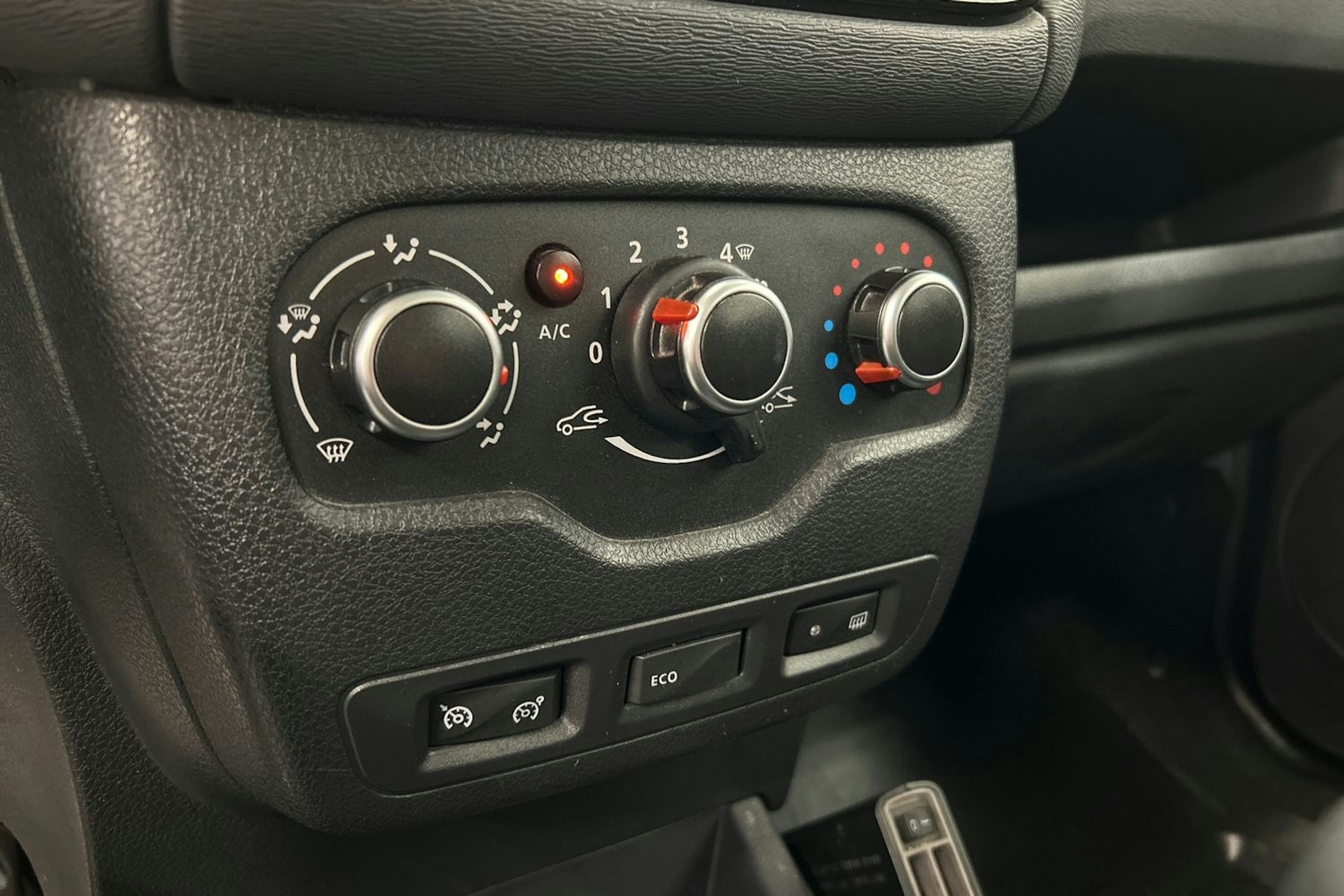 sininen Dacia Lodgy 2017 kuva 19.