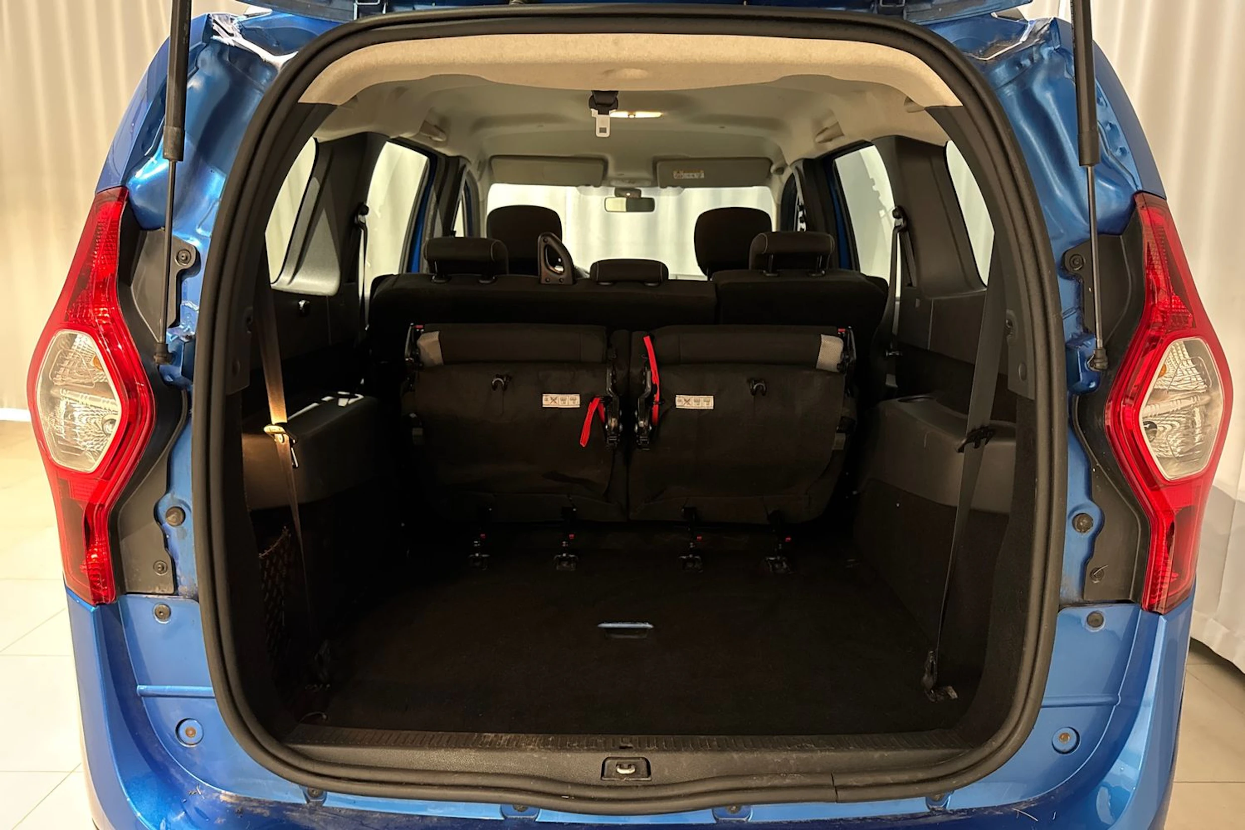 sininen Dacia Lodgy 2020 kuva 16.