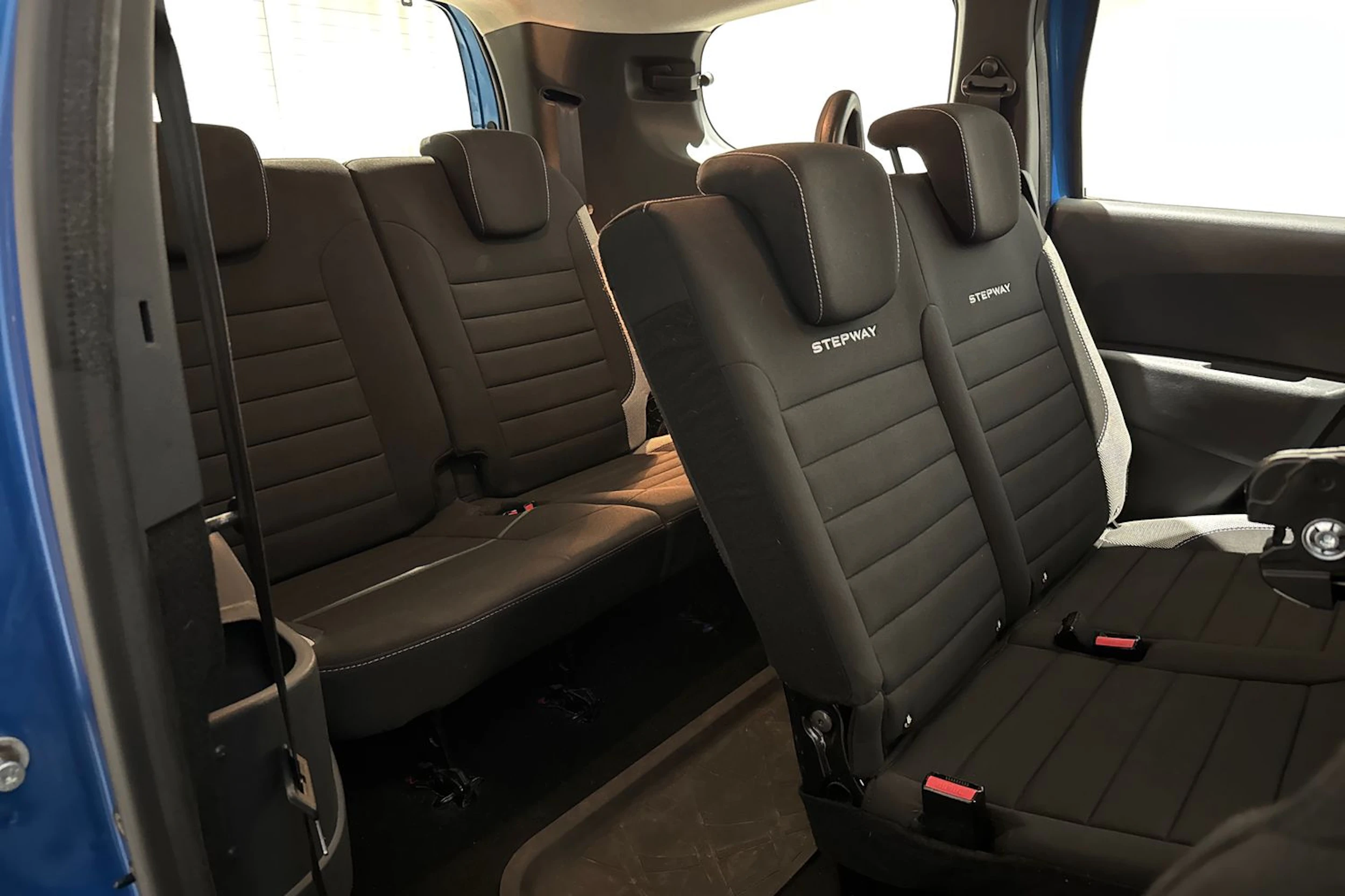 sininen Dacia Lodgy 2020 kuva 19.