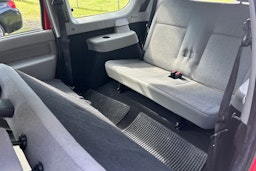 punainen Dacia Logan MCV 2010 kuva 13.