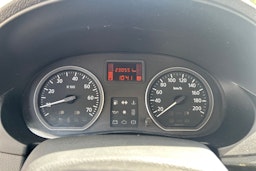 punainen Dacia Logan MCV 2010 kuva 14.