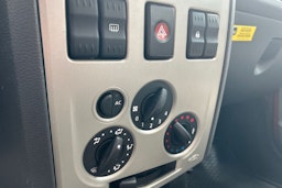 punainen Dacia Logan MCV 2010 kuva 16.
