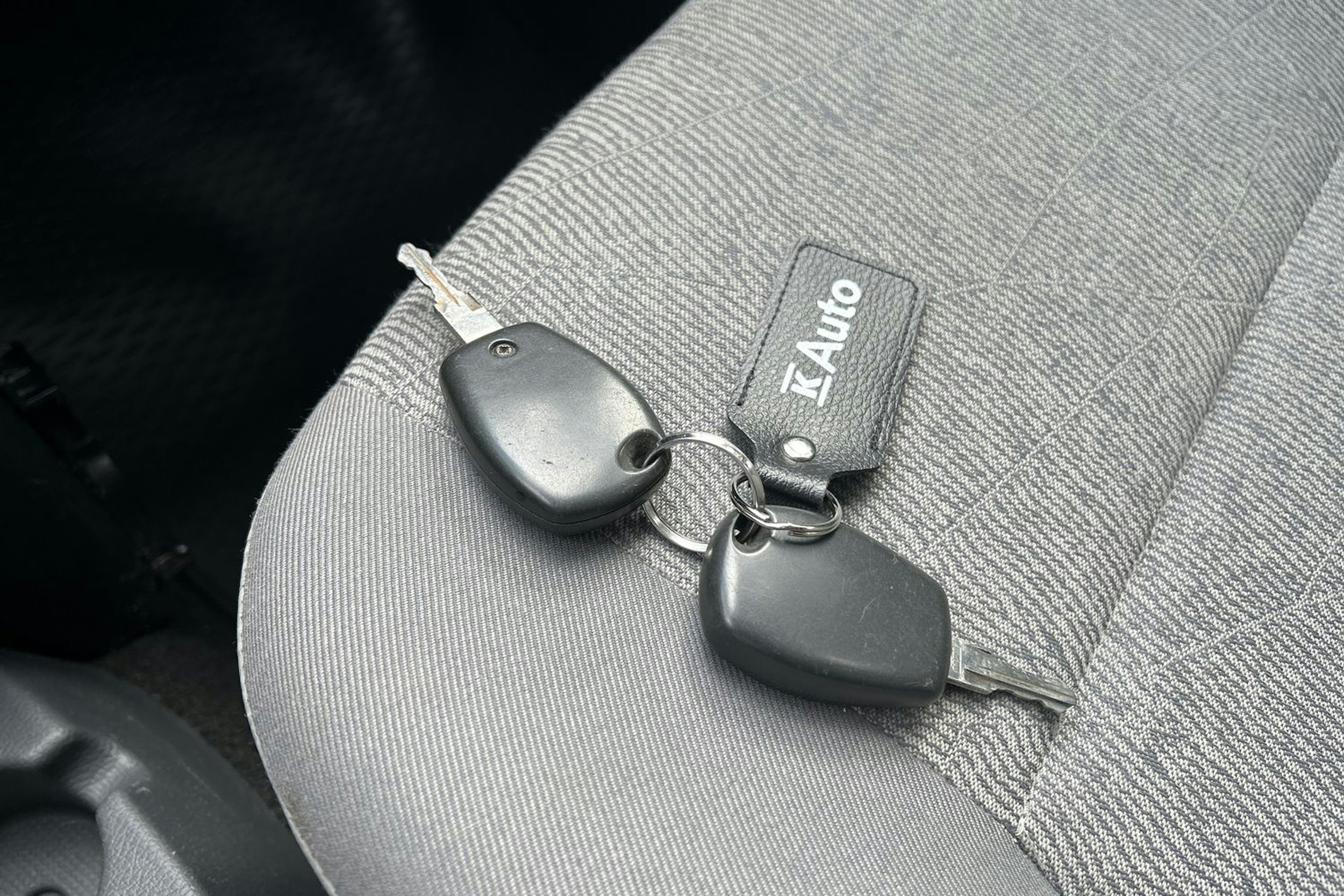 punainen Dacia Logan MCV 2010 kuva 17.