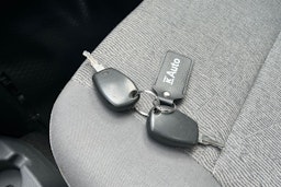 punainen Dacia Logan MCV 2010 kuva 17.
