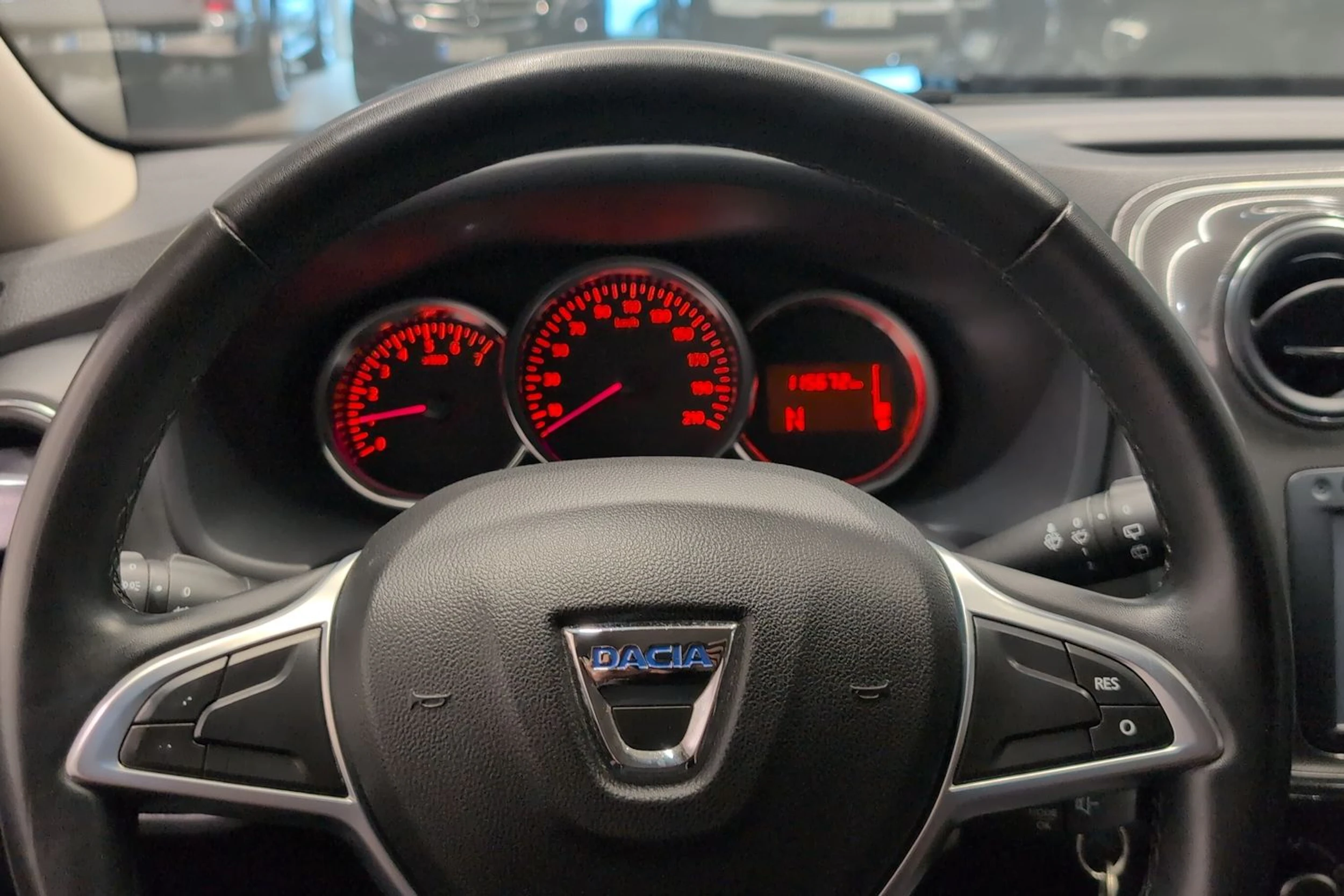 valkoinen Dacia Logan MCV 2018 kuva 13.