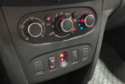 valkoinen Dacia Logan MCV 2018 kuva 16.