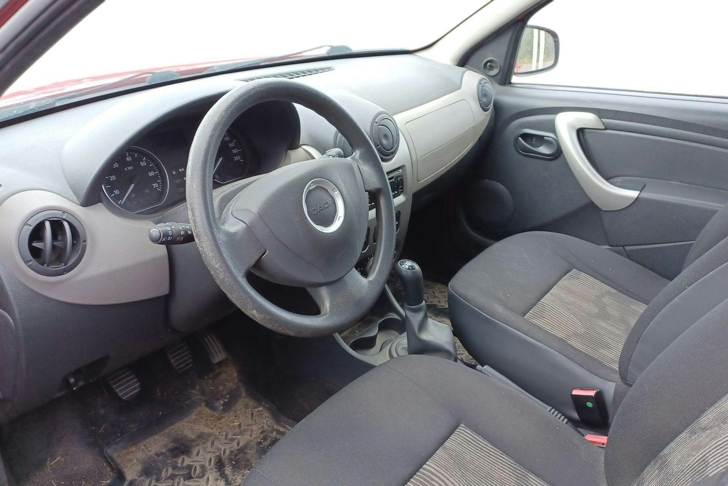 Punainen Dacia SANDERO 2010 kuva 3.
